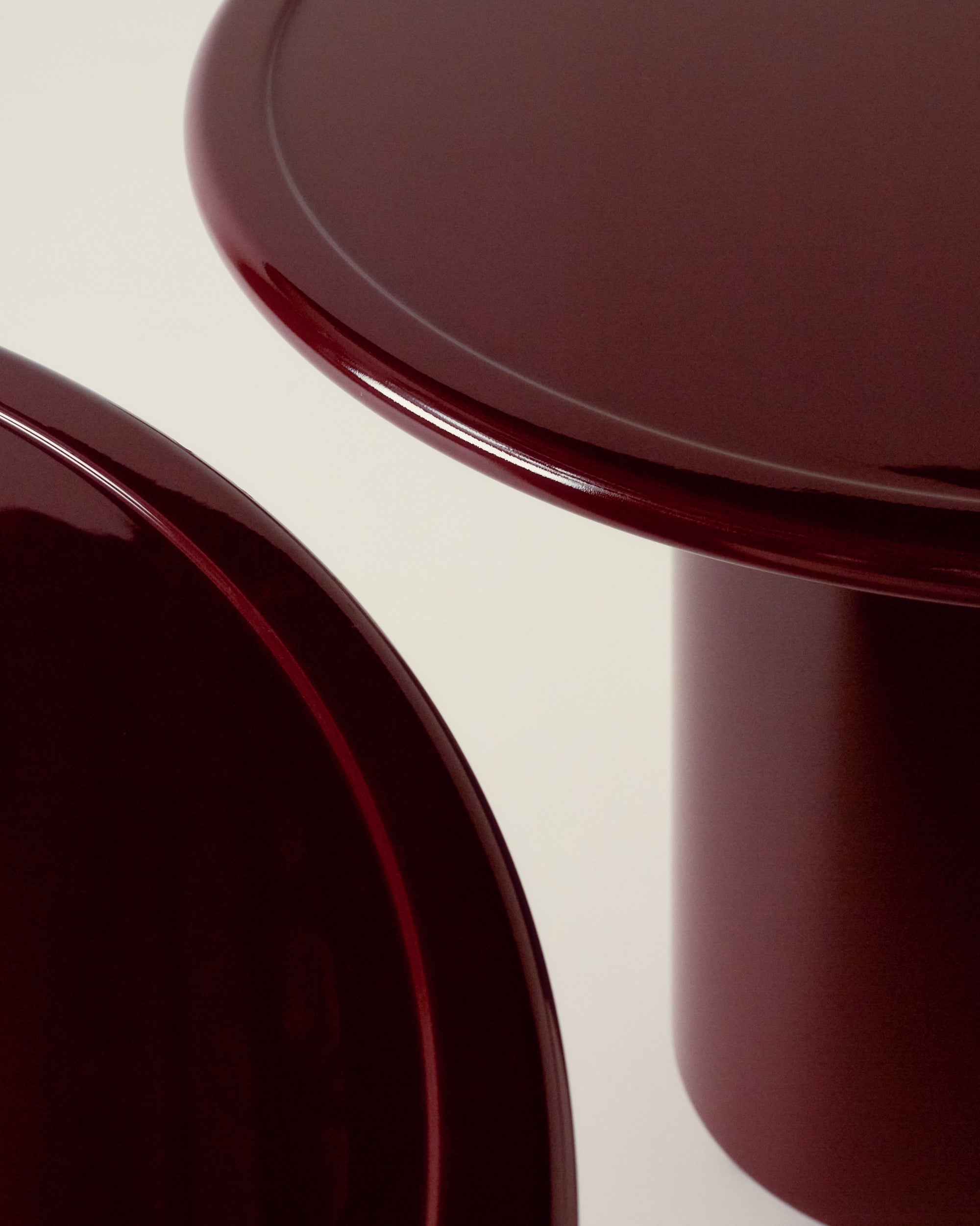 Thames Table in Burgundy
