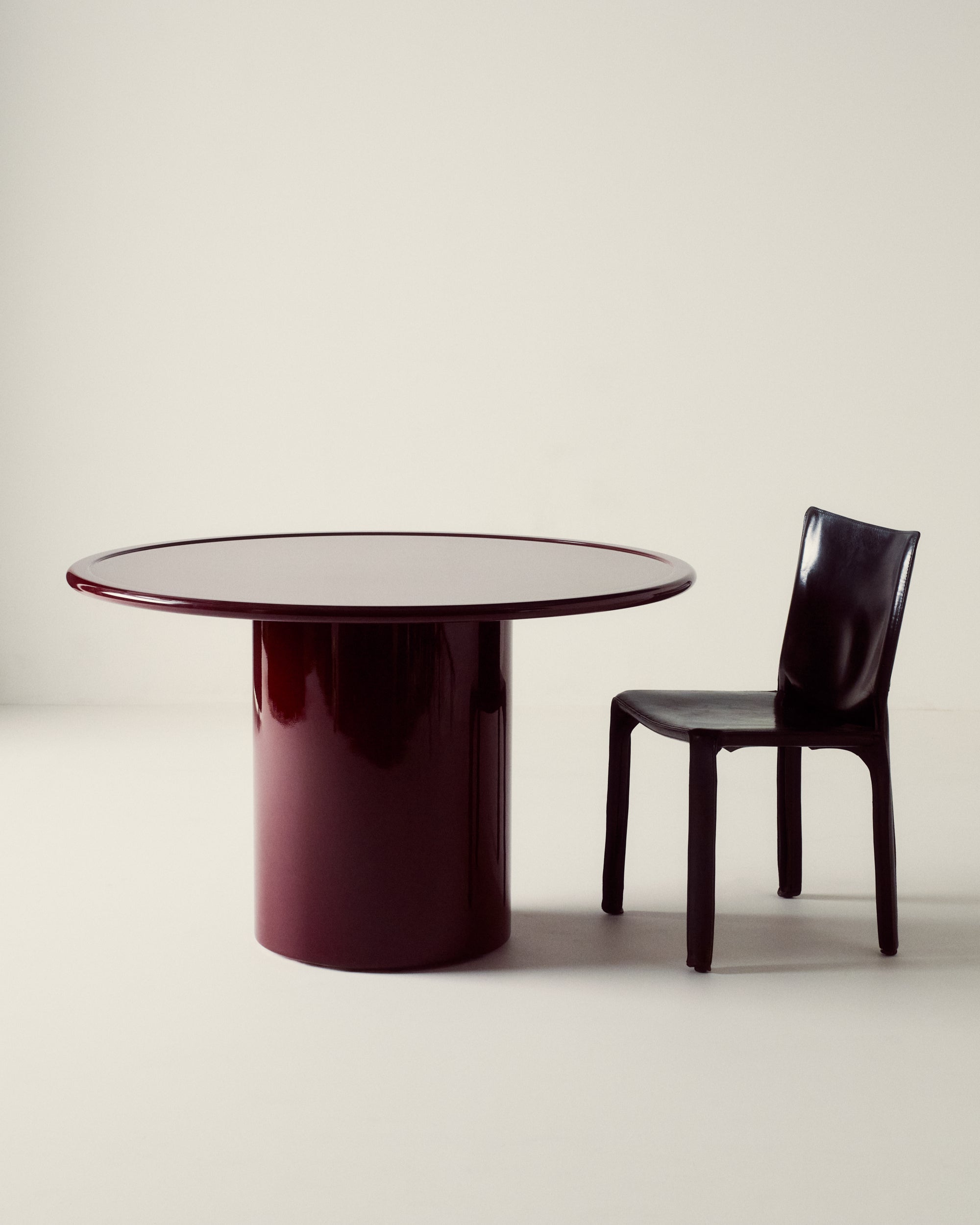 Thames Table in Burgundy